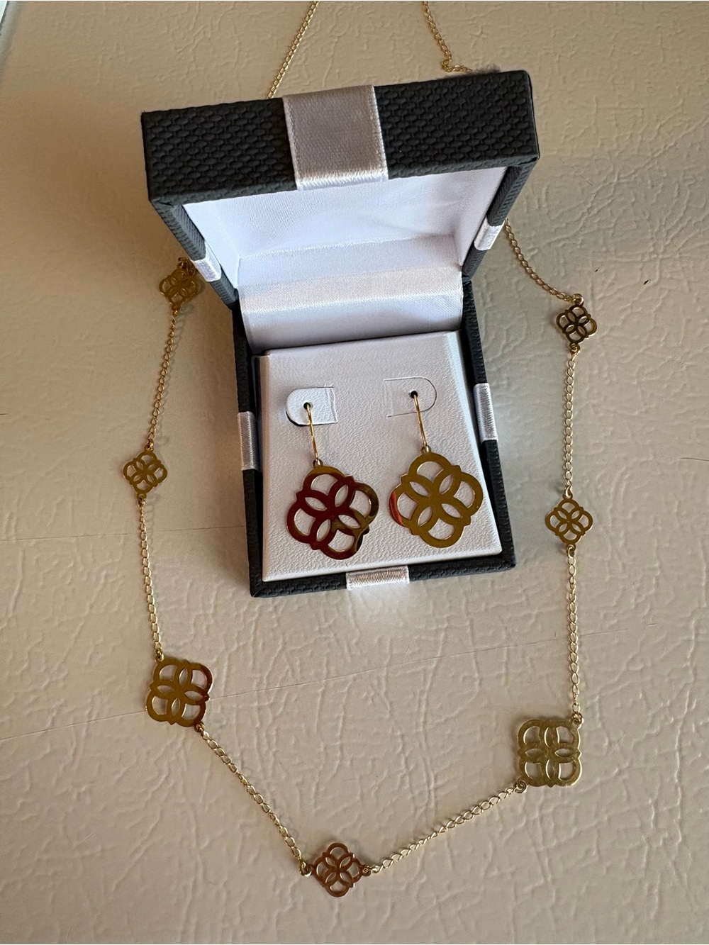 VicenzaSilver Sterling Quatrefoil Station Necklace and Earring Set